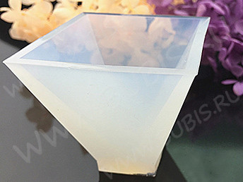 Молд 062 для эпоксидной смолы Пирамидка 4 грани 20*20*19мм (силикон)