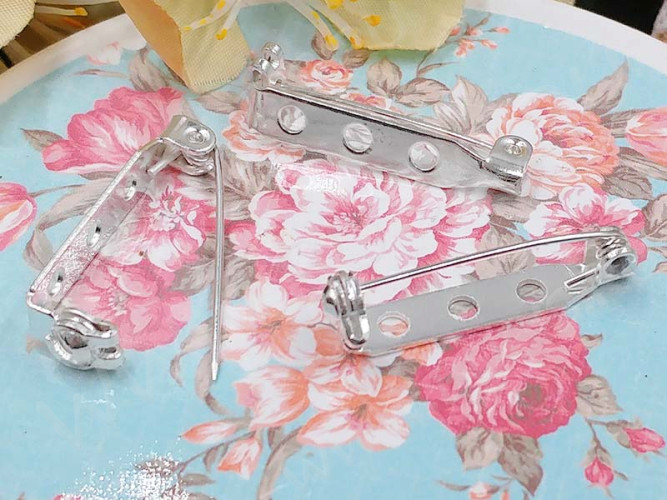 (ОПТ) Основа (заготовка) для броши №94 булавка 3 отверстия с замочком 25*7мм серебристая (Iron) (100шт)