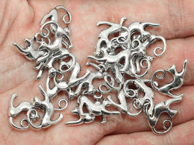 Подвеска Кошка 33 3D с хвостиком 17*14*3,4мм античное серебро (литьё)