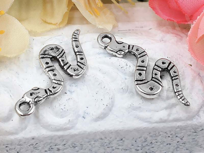 Подвеска Змея 02 двусторонняя 26,5*11*1,5мм античное серебро (литьё)