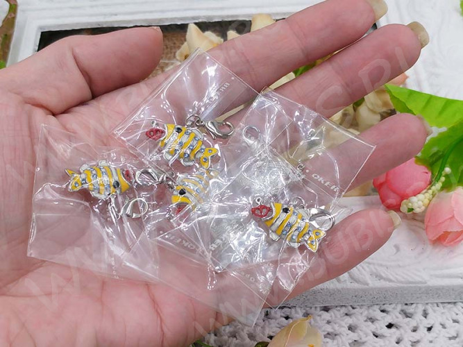 Подвеска Рыбка 02 с КРАСНЫМ якорем 22*15*3мм жёлто-белая (цветные подвески)