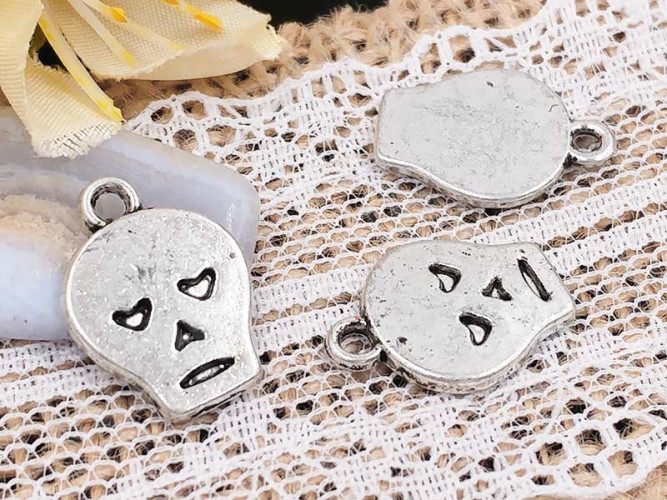 Подвеска Череп 04 16*12*1,5мм античное серебро (литьё)