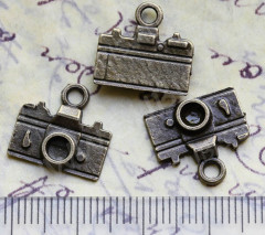 Подвеска Фотоаппарат 03 3D почти плоский 15*14*2,3мм античная бронза (литьё)