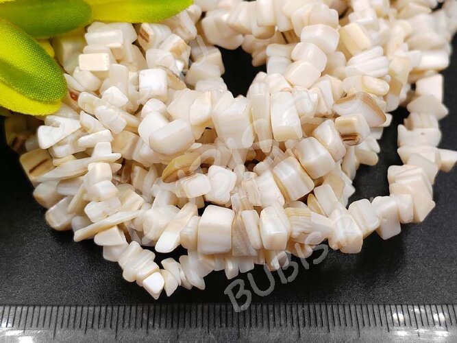 Крошка (галтовка) каменная 231 5-9мм Перламутр белый молочный натуральный (камни) (длиинная нить прим. 80см)