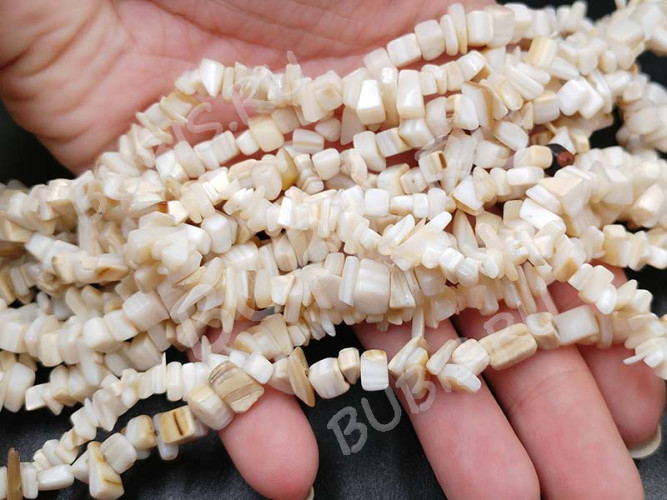 Крошка (галтовка) каменная 231 5-9мм Перламутр белый молочный натуральный (камни) (длиинная нить прим. 80см)