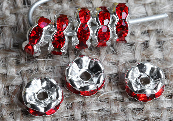 Рондель со стразами 10 6*6*2,8мм серебристо-красный (Brass и стекло)