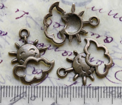 Подвеска Солнышко 07 на тучке 20,6*15,7*2мм античная бронза (литьё)