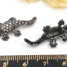 Купить 327 Коннектор вставка для Ящерица черная со стразами 27*13*6мм черный никель и прозрачные стразы (сплав и стекло) с доставкой по России