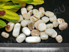 (СКИДКИ!!!) Бусина каменная Бесформенная 10 Галтовка 8-16мм Перламутр бело-бежевый (камни) (50шт.)