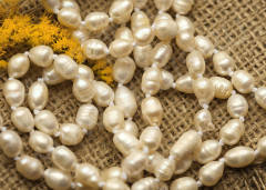 Бусина Жемчуг речной овальный 8-9*6-7мм натуральный (камни)