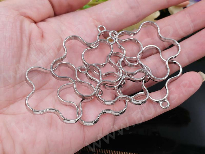 Подвеска Рамка 12 Цветочек Звезда 42*39*3,6мм цвет платины (литьё)