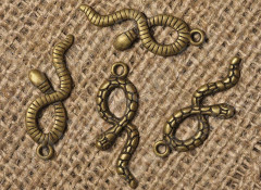 Подвеска Змея 01 3D 33*10,5*2,5мм античная бронза (литьё)