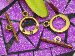 107 Тоггл средний округлый с кружочками 17*13,5мм и 22*5,5мм античное золото (литьё) 