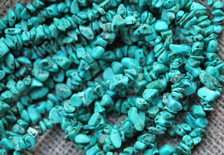 Крошка (галтовка) каменная 234 5-9мм Говлит голубо-бирюзовый (камни) (длинная нить прим. 90см)