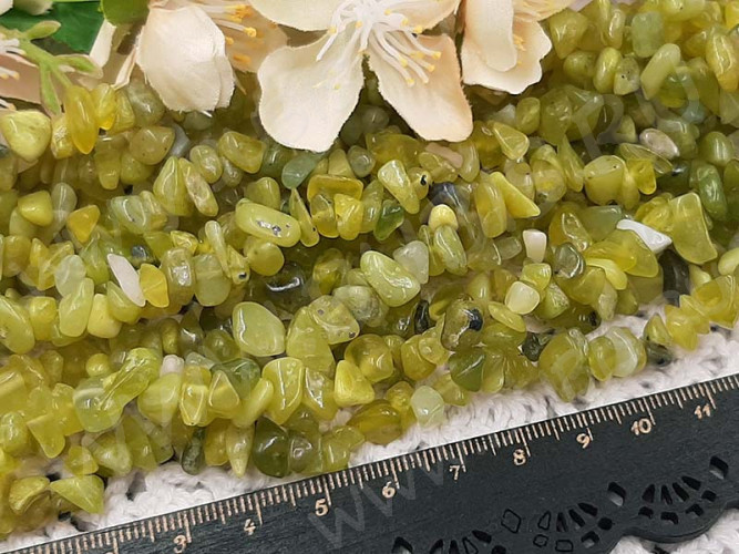 Крошка (галтовка) каменная 248 5-9мм Нефрит Байкальский натуральный (камни) (длинная нить прим. 80см)