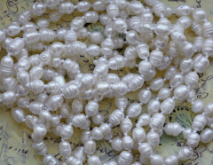 (ОПТ) Бусина Жемчуг 03 речной овальный 8-9*6-7мм натуральный (камни) (нить 116-120см)