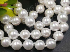 (ОПТ) Бусина Жемчуг 38 Sea Shell Perl округлый 12мм белый имит. (камни) (нить 23см)