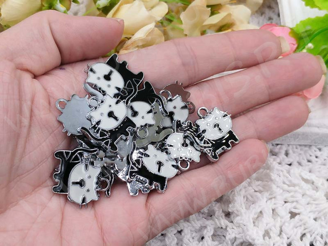 Подвеска Кошка 25 22*20,5*1,6мм чёрно-белая (цветные подвески)