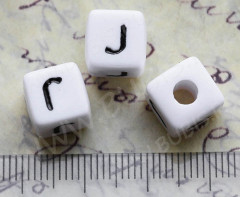 Бусина кубик большой 10*9,5мм с буквой &quot;J&quot; бело-чёрный непрозрачный (акрил)