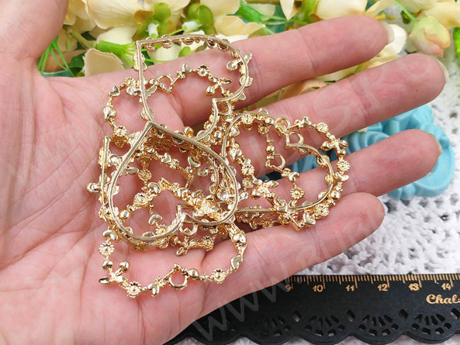 Подвеска Рамка 46 Сердечко с украшениями 40,5*35*3мм светлое золото (литьё)