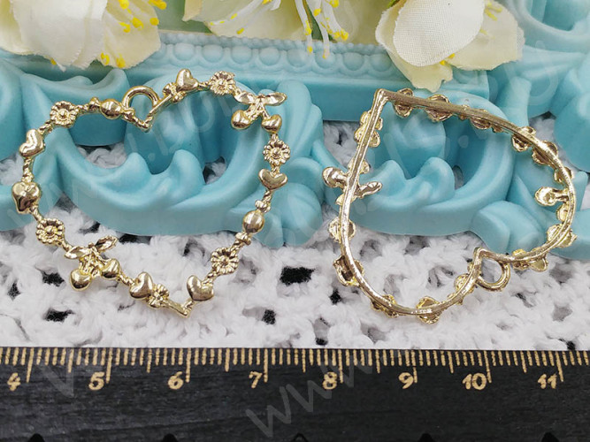 Подвеска Рамка 46 Сердечко с украшениями 40,5*35*3мм светлое золото (литьё)