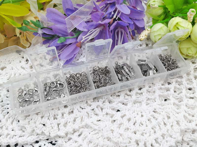 (ОПТ) Комплект ФУРНИТУРЫ 08 набор в контейнере 7 ячеек цвет платины (Iron) (примерно 261шт.)