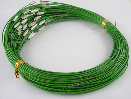 Чокер 03 из стальной проволоки с покрытием и винтовым замочком 2,7мм зелёный (примерно 45см)