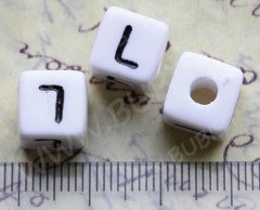 Бусина кубик большой 10*9,5мм с буквой &quot;L&quot; бело-чёрный непрозрачный (акрил)