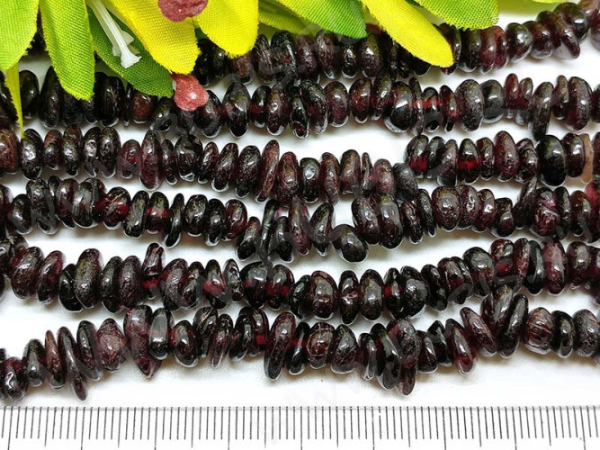 Крошка (галтовка) каменная 146 6-9мм Гранат натуральный красный (камни) (нить 29см)