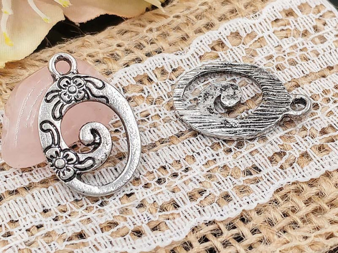 Подвеска Овал 01 с цветочками 16*13*1,5мм античное серебро (литьё)