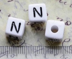 Бусина кубик большой 10*9,5мм с буквой &quot;N&quot; бело-чёрный непрозрачный (акрил)
