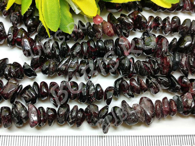 Крошка (галтовка) каменная 147 9-13мм Гранат натуральный красный (камни) (нить 29см)