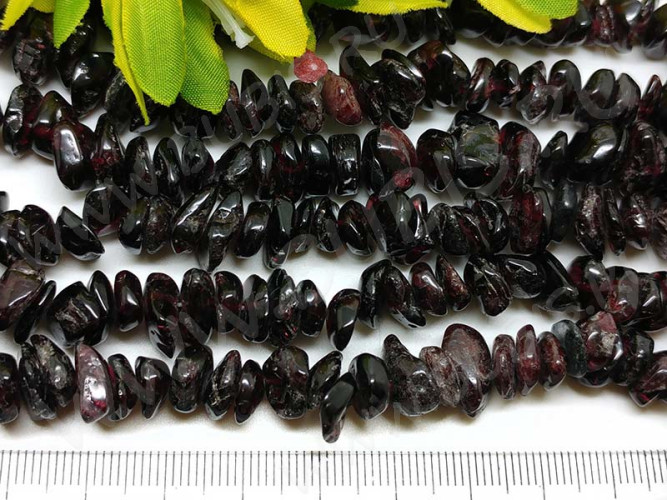 Крошка (галтовка) каменная 147 9-13мм Гранат натуральный красный (камни) (нить 29см)