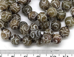 (ОПТ) Бусина округлая 8мм Агат Тибетский с завитками т.оливковый (камни) (НИТЬ)