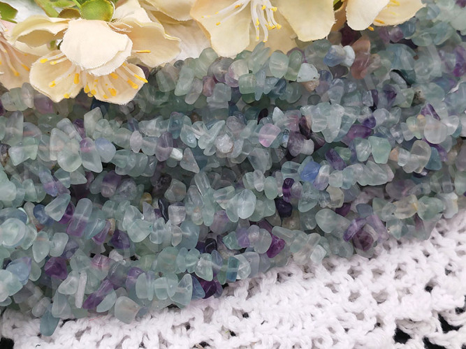 Крошка (галтовка) каменная 240 4-9мм Флюорит бледный натуральный (камни) (нить прим. 45см)