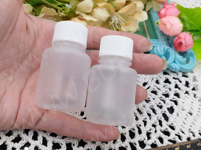 Контейнер для хранения 28 Бутылочка круглая с винтовой крышкой 6*3,5*3,5см полупрозрачная (пластик)