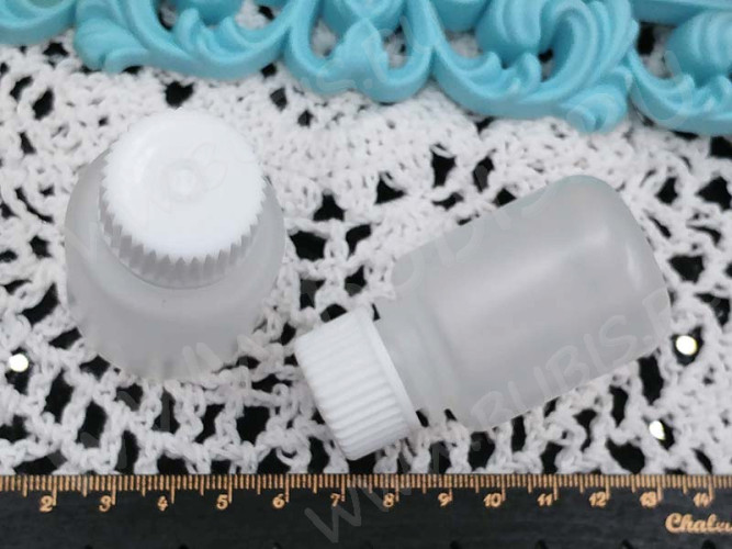 Контейнер для хранения 28 Бутылочка круглая с винтовой крышкой 6*3,5*3,5см полупрозрачная (пластик)