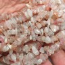 Крошка (галтовка) каменная 135 5-9мм кварц клубничный натуральный (камни) (нить 40см) Купить Крошка (галтовка) каменная 135 5-9мм кварц клубничный натуральный (камни) (нить 40см) с доставкой по России