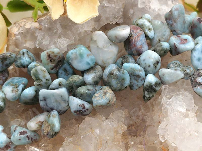 (ОПТ) Бусина каменная Бесформенная 17 капельки 8-13*7-11*4-7мм Ларимар натуральный (камни LUX) (НИТЬ 19см)