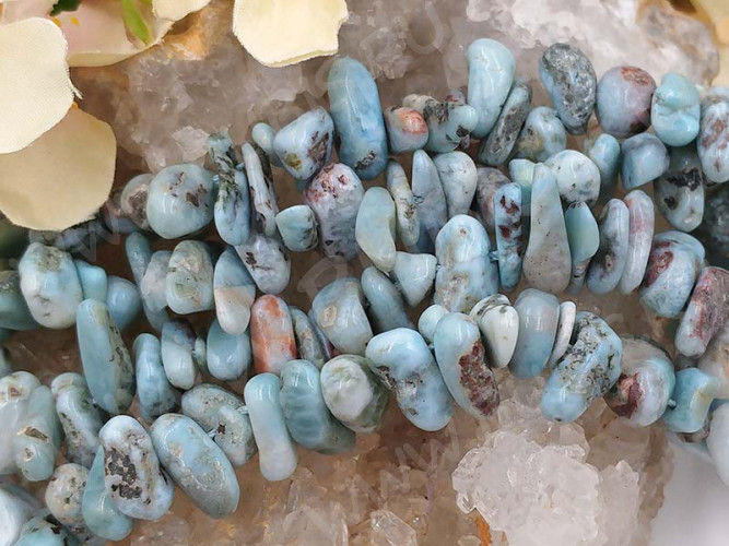 (ОПТ) Бусина каменная Бесформенная 18 клычки 11-17*4-8*2-6мм Ларимар натуральный (камни LUX) (НИТЬ 19-20см)