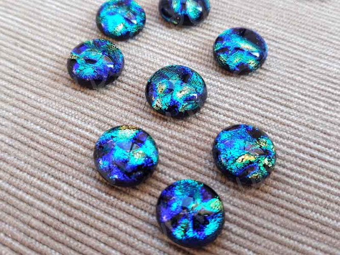 Кабошон Фьюзинг 049 Круглый 12-18мм Дихроик на черном Сине-зеленый-желто-фиолетовый Рельеф DD