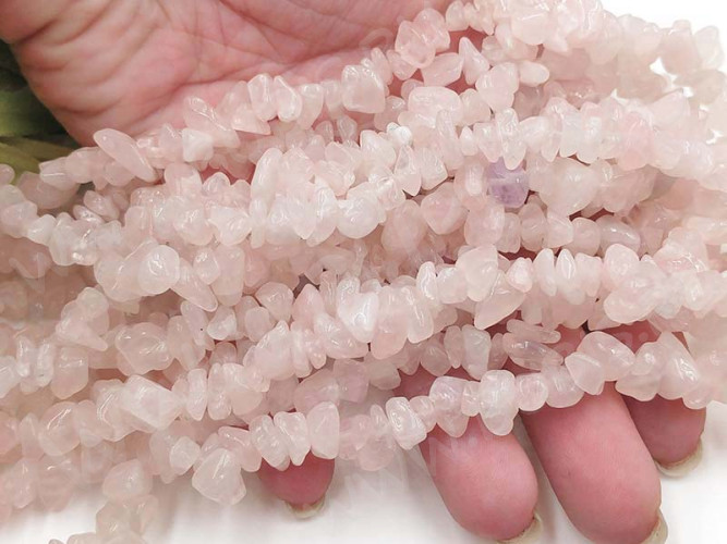 Крошка (галтовка) каменная 103 5-9мм Кварц бело-бледно-розовый натуральный (камни) (нить 43-45см)