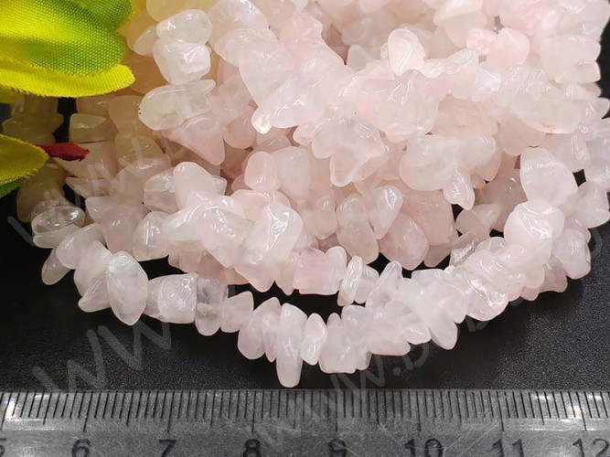 Крошка (галтовка) каменная 103 5-9мм Кварц бело-бледно-розовый натуральный (камни) (нить 43-45см)