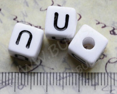 Бусина кубик большой 10*9,5мм с буквой &quot;U&quot; бело-чёрный непрозрачный (акрил)