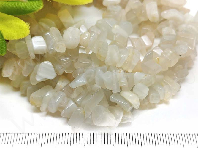 Крошка (галтовка) каменная 137 5-9мм Лунный камень белый натуральный (камни) (нить 40см)