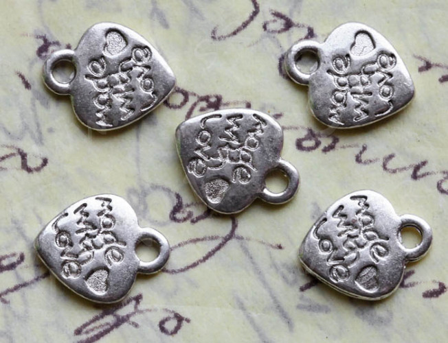 (СКИДКИ!!!) Подвеска Сердечко 18 двусторонняя "Made with love" 12*9,8*1,6мм античное серебро (литьё) (10шт.)