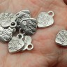 Купить (СКИДКИ!!!) Подвеска Сердечко 18 двусторонняя "Made with love" 12*9,8*1,6мм античное серебро (литьё) (10шт.) с доставкой по России