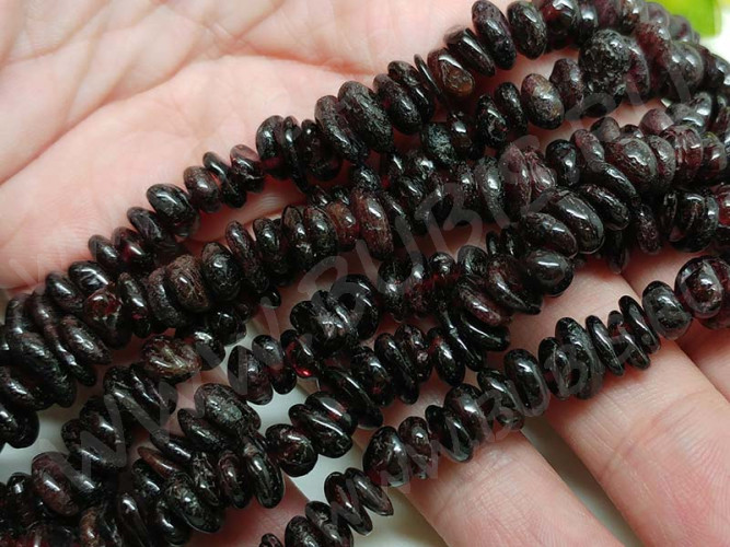 Крошка (галтовка) каменная 206 4-7мм Гранат натуральный (камни) (длинная нить прим. 80см)