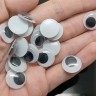 Купить Глазки №12 Округлые с бегающим зрачком 15*15*4мм чёрно-белые (декоративные элементы) (10шт.) с доставкой по России