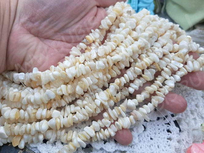 Крошка (галтовка) каменная 249 5-9мм Перламутр белый молочный натуральный (камни) (длинная нить прим. 80см)